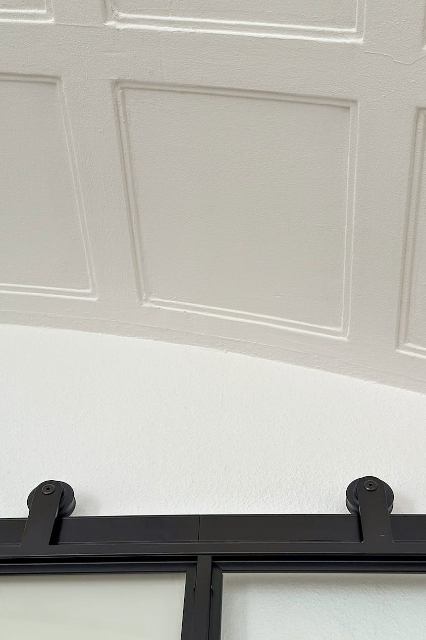 ozdobna sztukateria na suficie