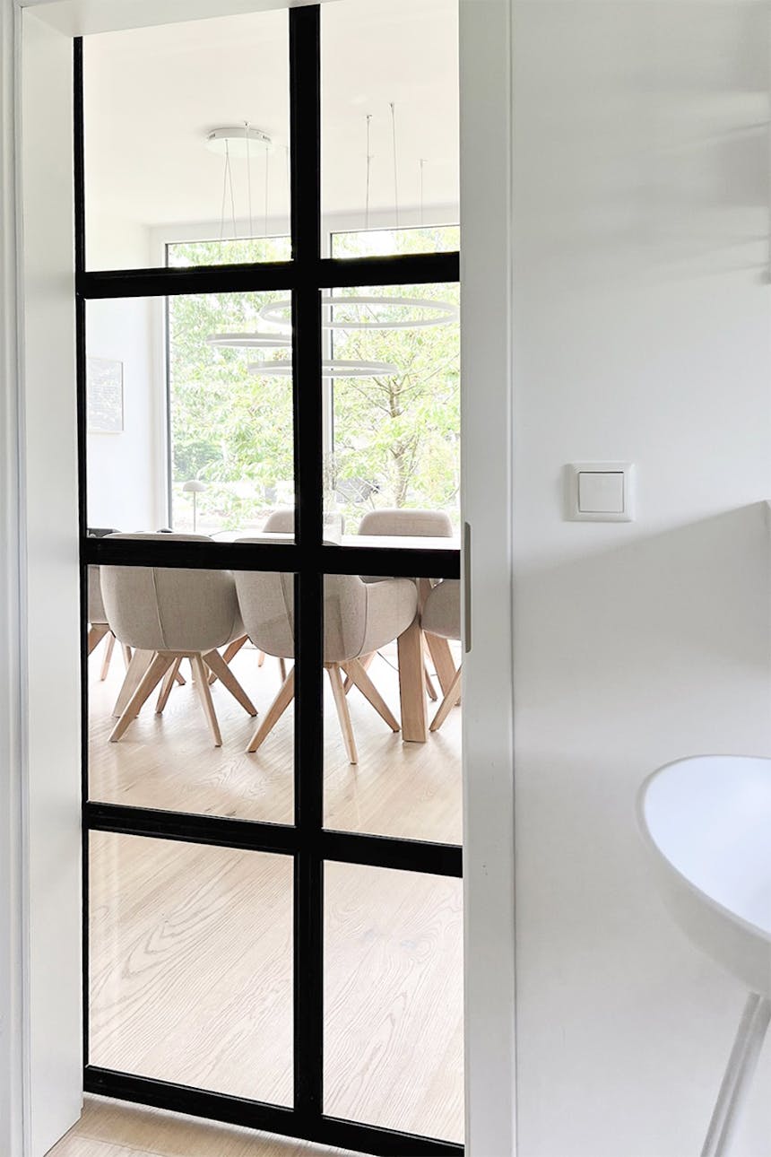 Glastür für Küche, Glasschiebetür für Esszimmer, Glastür in schwarzem Metallrahmen