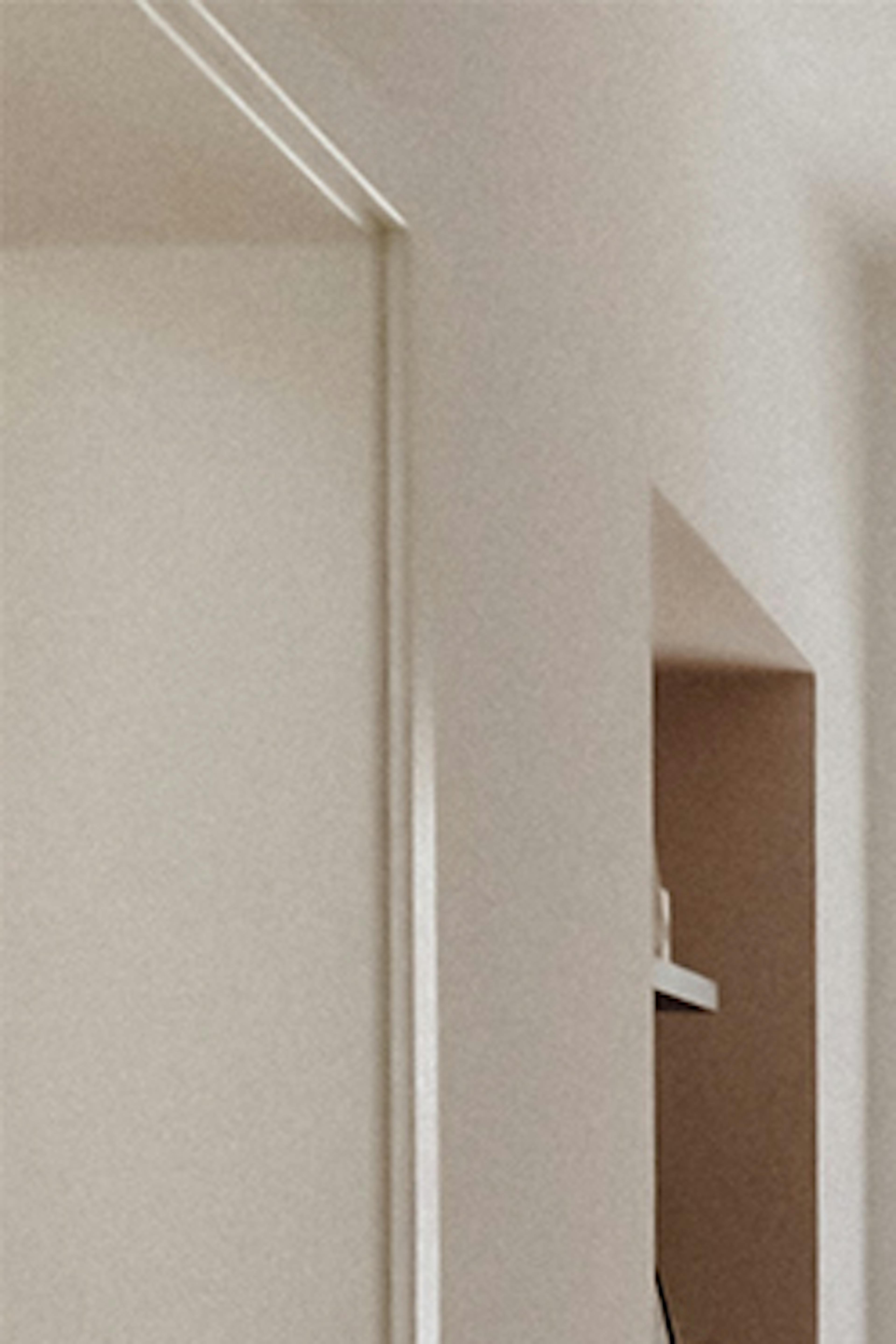 Porte vitrée séparant le couloir du salon de l'appartement