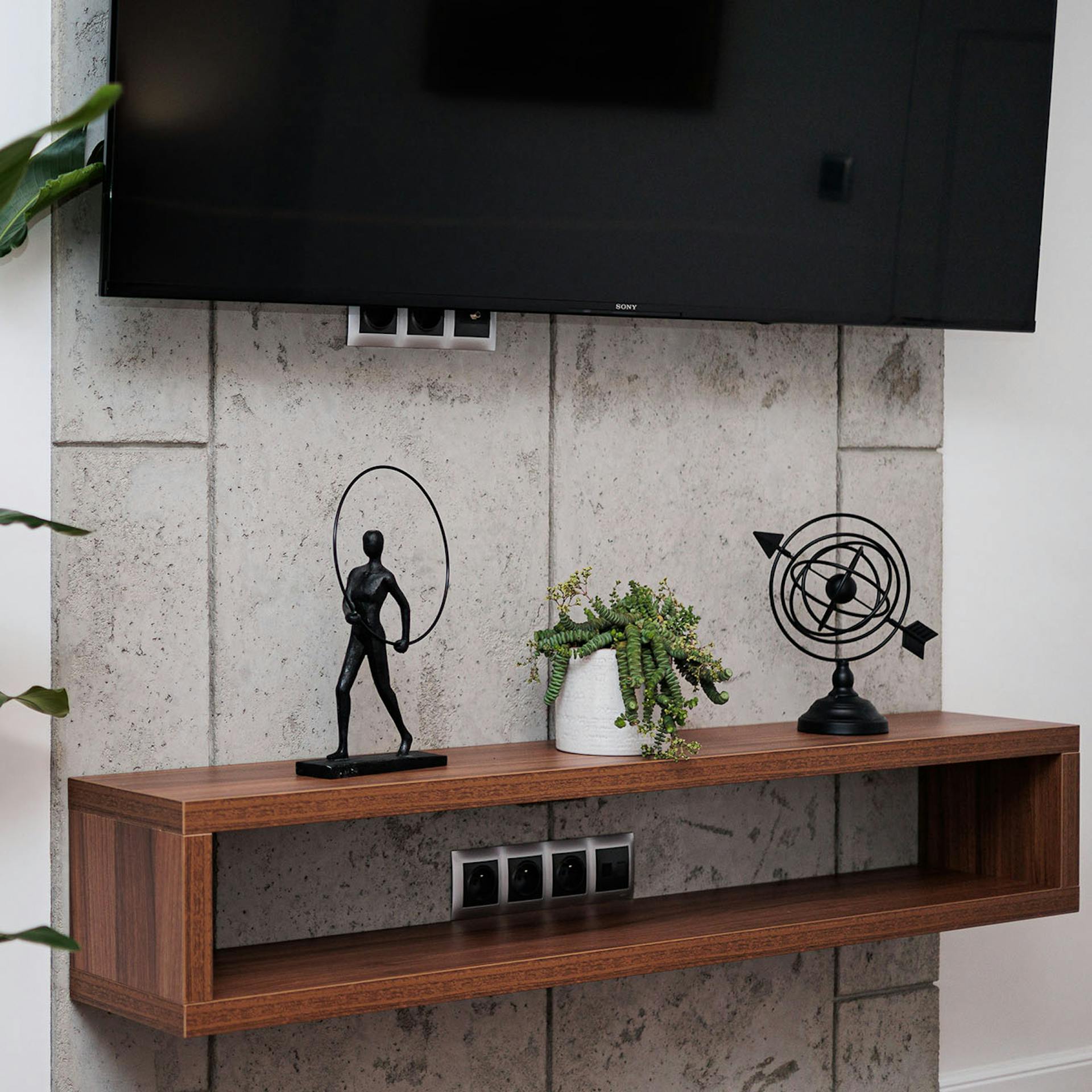 półka pod telewizorem w kolorze ciemny brąz