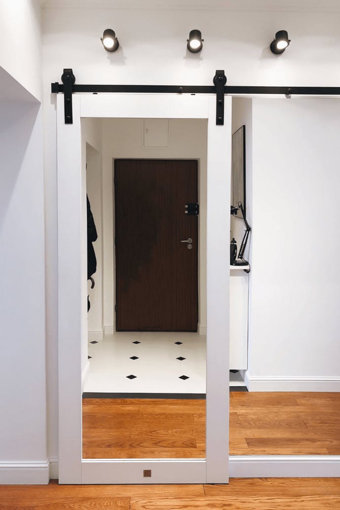 Schiebetür mit Spiegel, Schiebetür aus Massivholz, Holztür mit Spiegel, Schiebetür für Kleiderschrank, Spiegel im Flur, große Spiegel im Flur, Schiebespiegel