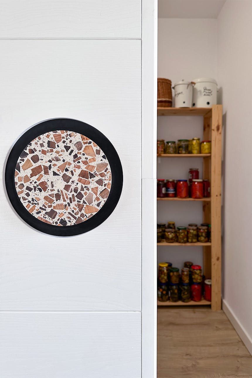 runder Türgriff mit Terrazzomuster für Schiebetüren