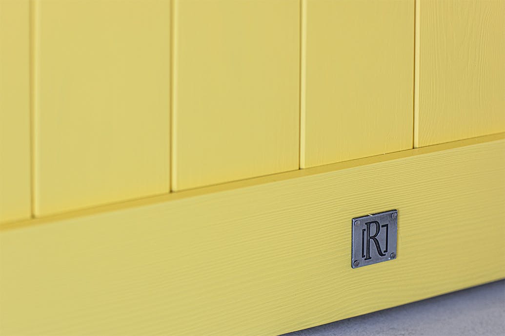 porte coulissante en bois massif jaune