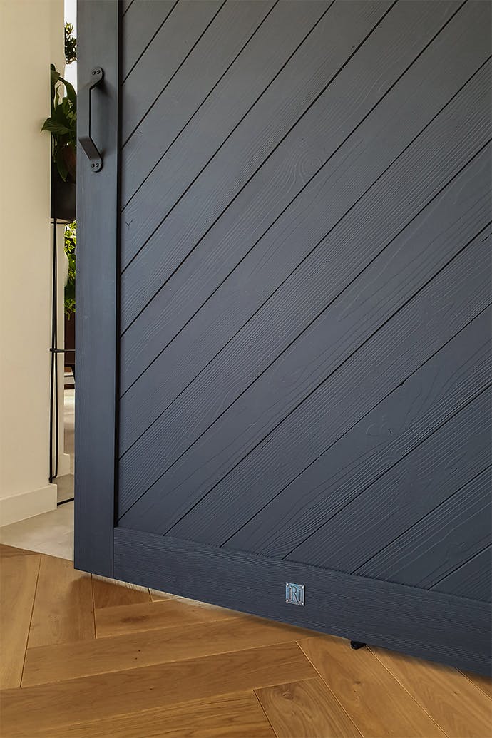 portes coulissantes en bois noir