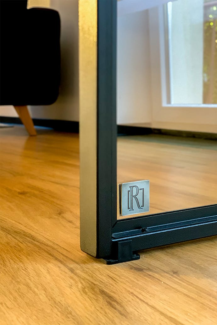 porte vitrée dans un cadre métallique, porte coulissante vitrée