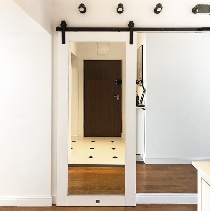 Schiebetür mit Spiegel, Schiebetür aus Massivholz, Holztür mit Spiegel, Schiebetür für Kleiderschrank, Spiegel im Flur, große Spiegel im Flur, Schiebespiegel