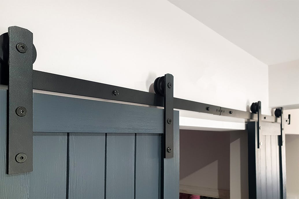 système coulissant noir pour portes en bois