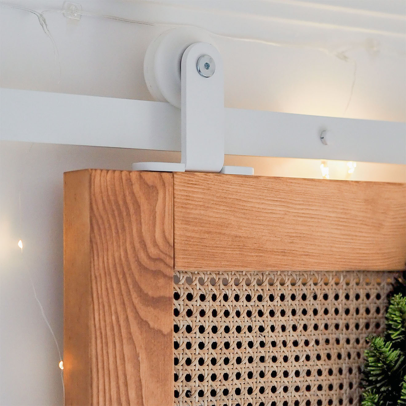 weißes Schiebesystem für Holztüren