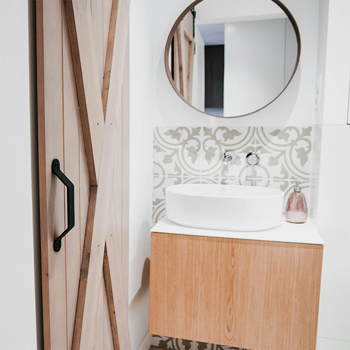 badezimmer schiebetür, rustikale Schiebetüren im Bad