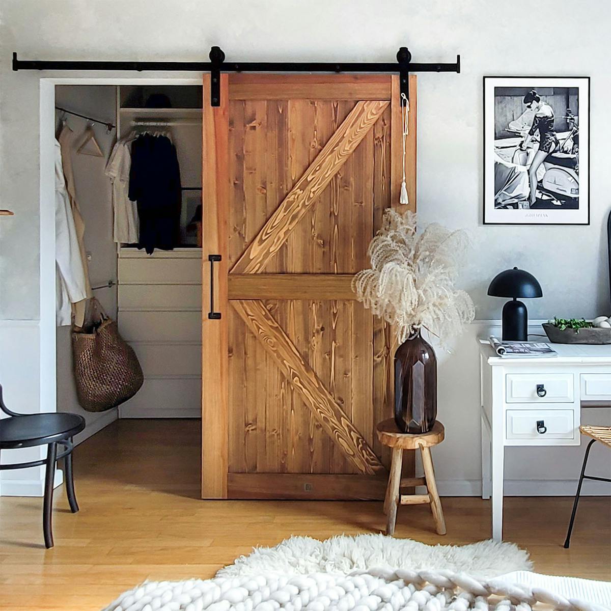drewniane drzwi przesuwne do garderoby