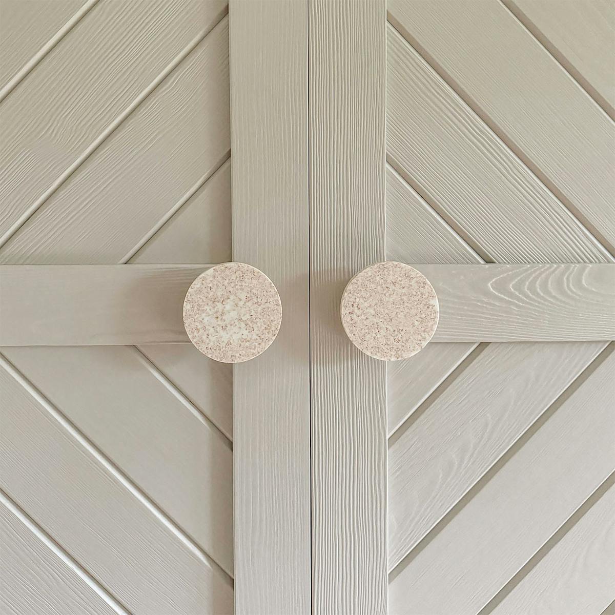 okrągłe uchwyty do drewnianych drzwi przesuwnych