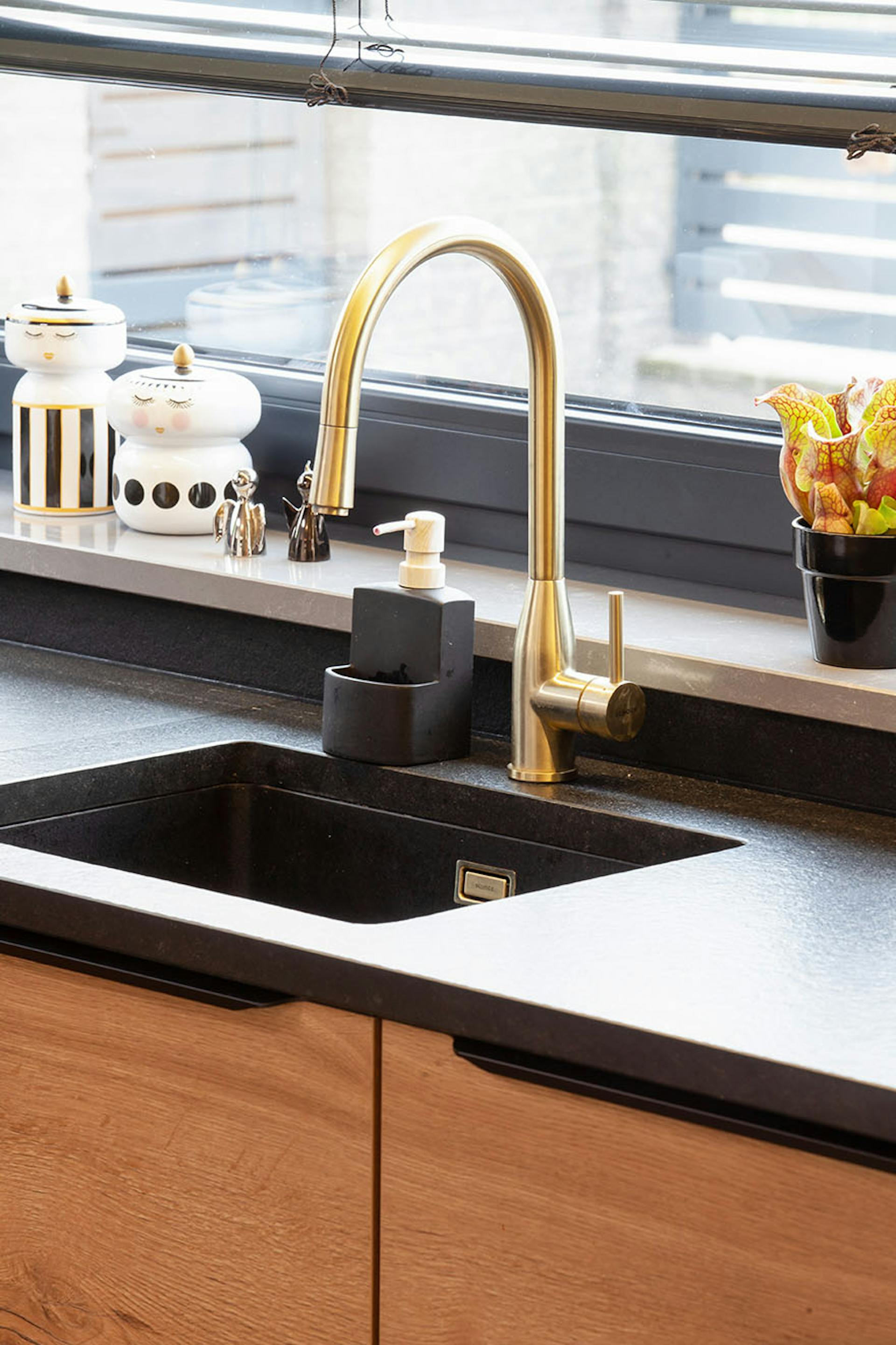 goldene Küchenarmaturen