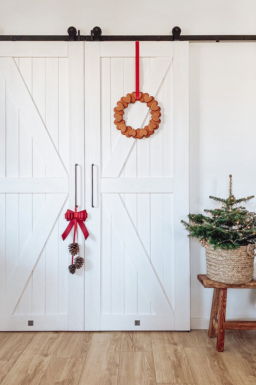 Zierkranz an Doppelschiebetüren