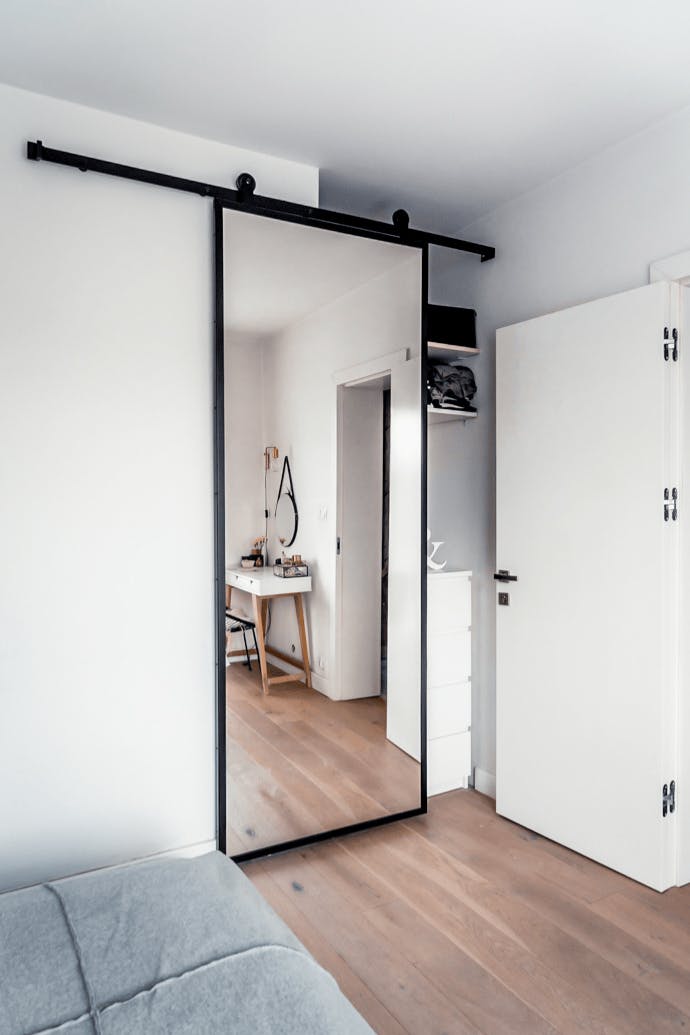 Sliding door with a mirror, how to cover a small niche, a mirror in a metal frame, a sliding door in the bedroom, a sliding door to the wardrobe, a large mirror in the bedroom