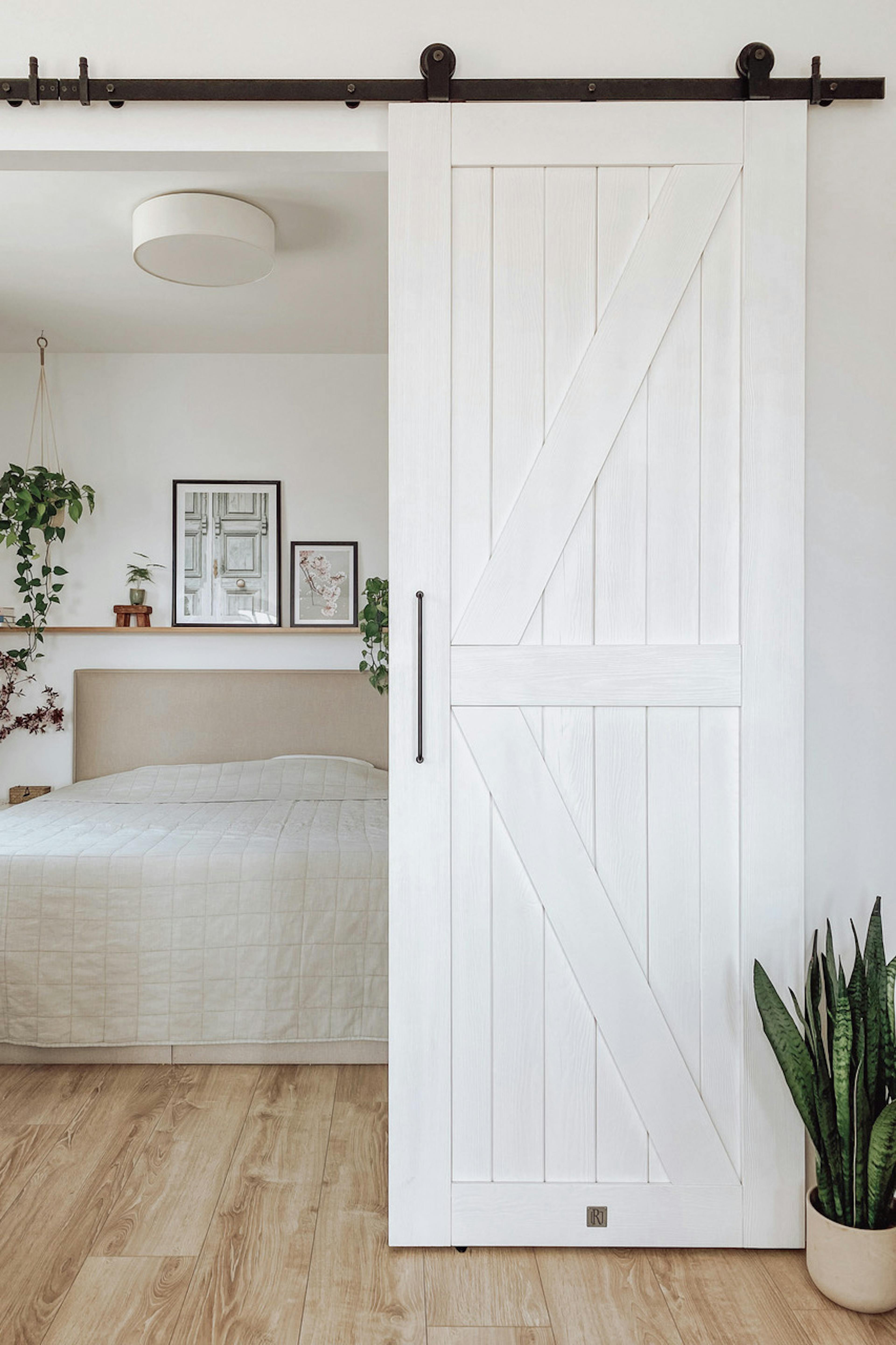porte coulissante en bois massif blanc