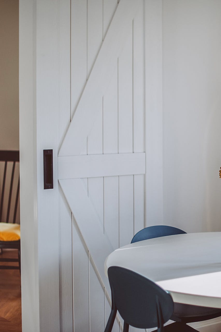 porte en bois massif blanc