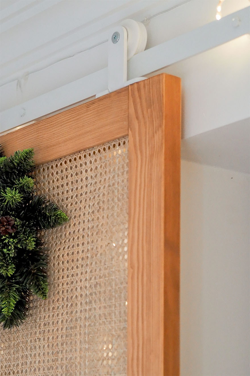 Schiebetüren aus Massivholz und Rattan