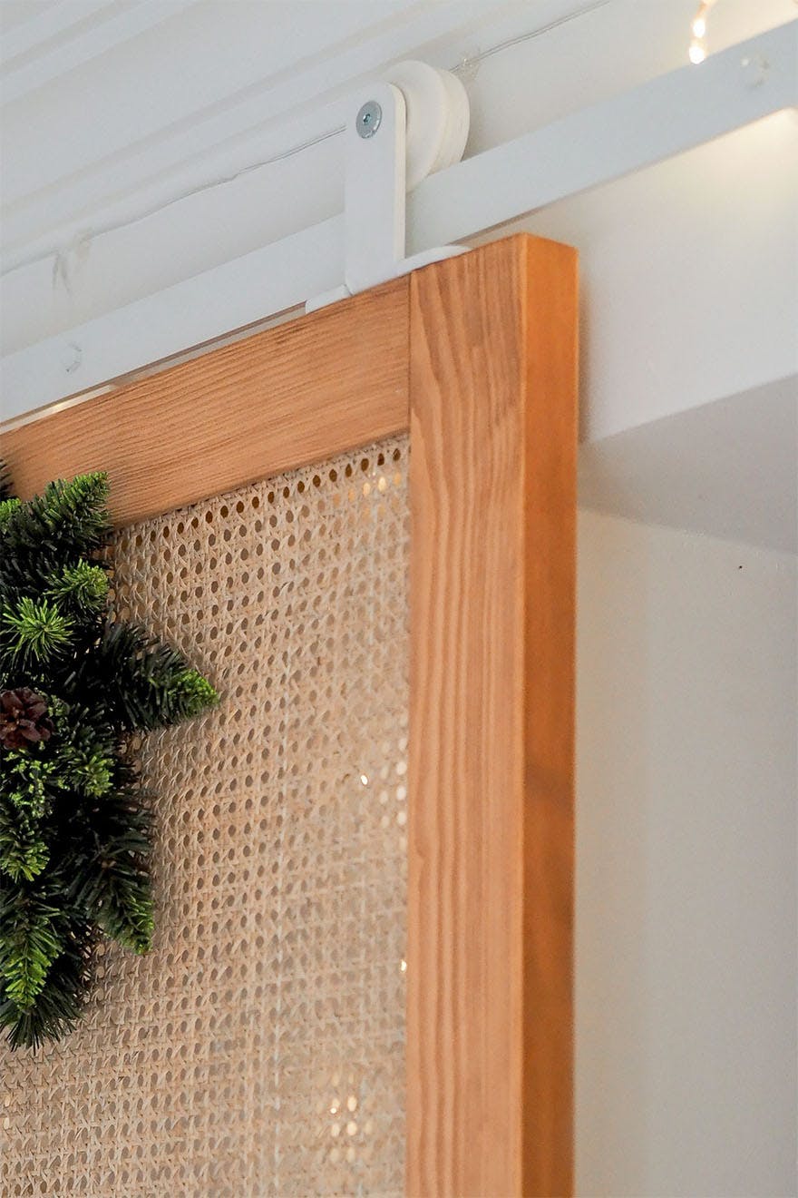 Schiebetüren aus Massivholz und Rattan