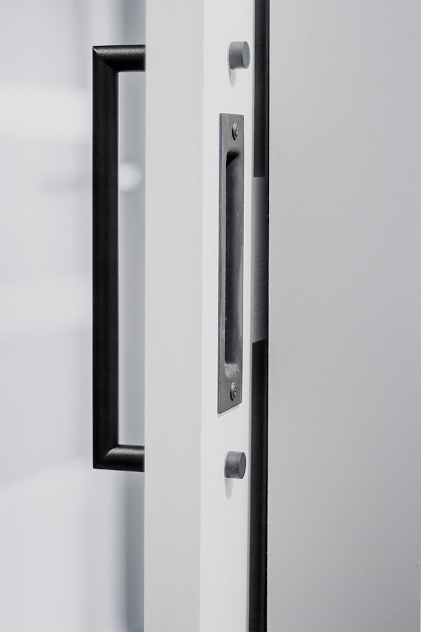 weiße Schiebetür, Schiebetürgriff, beidseitig Griff