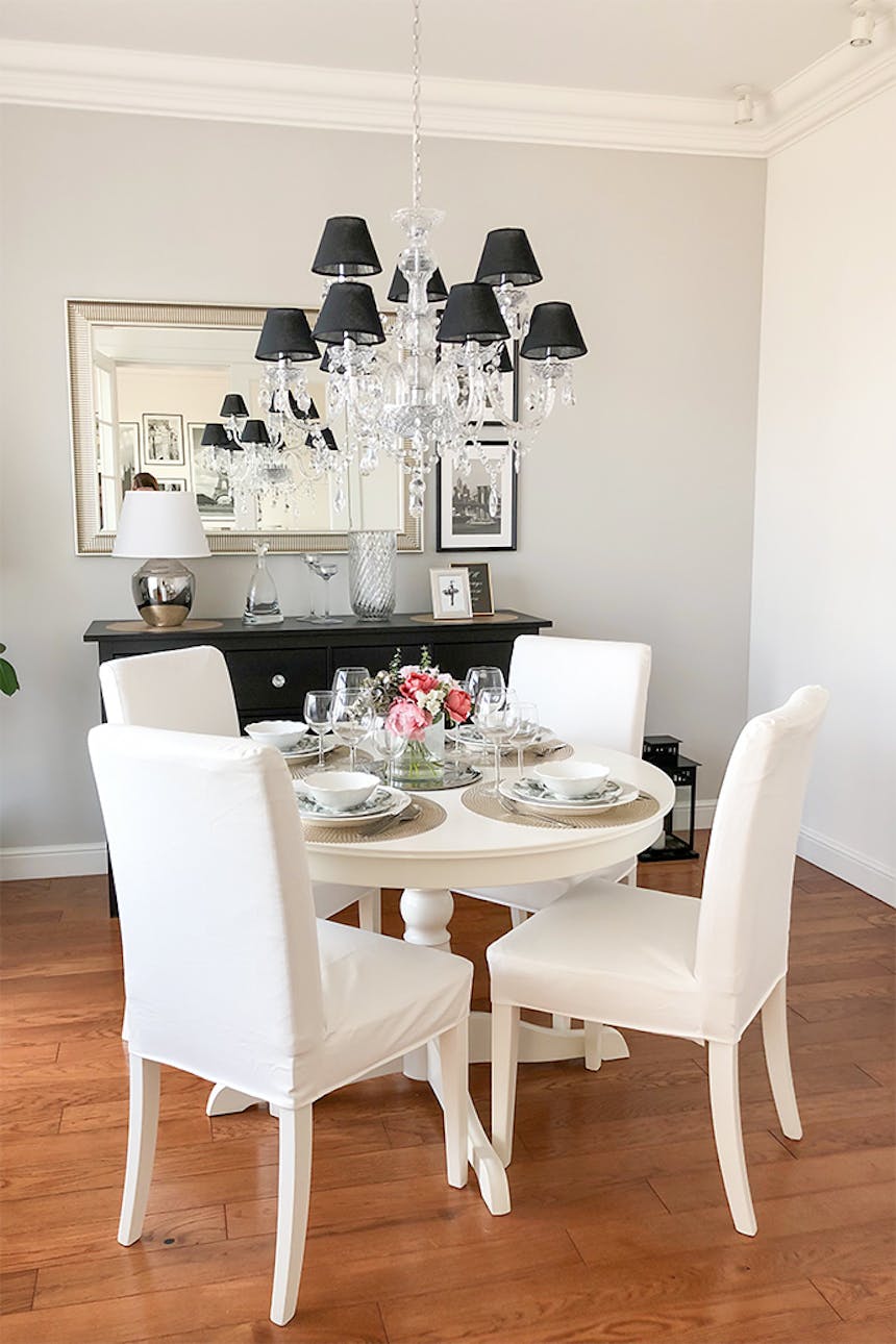 glamor style interior, mirror in the living room, glamor style chandelier, living room dining area