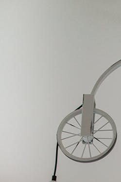 suspension décorative en forme de vélo